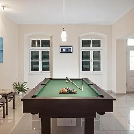 Mit Privatpool Fuer 9 Personen Ca 200 Qm In Stanisovi, Istrien Bucht Von Rasa בית נופש